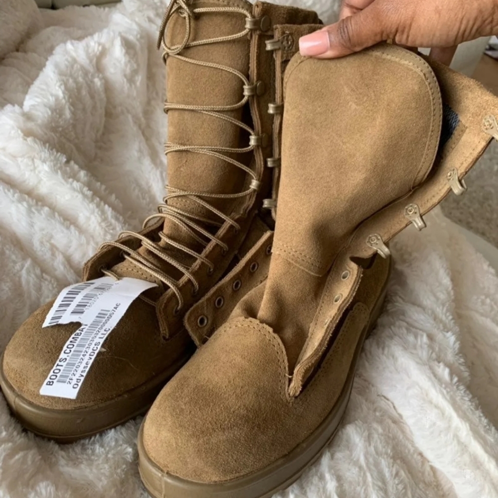 Army cold  weather combat boots coyote tan